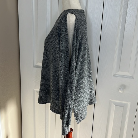 Hummingbird Sweater - Picture 2 of 8